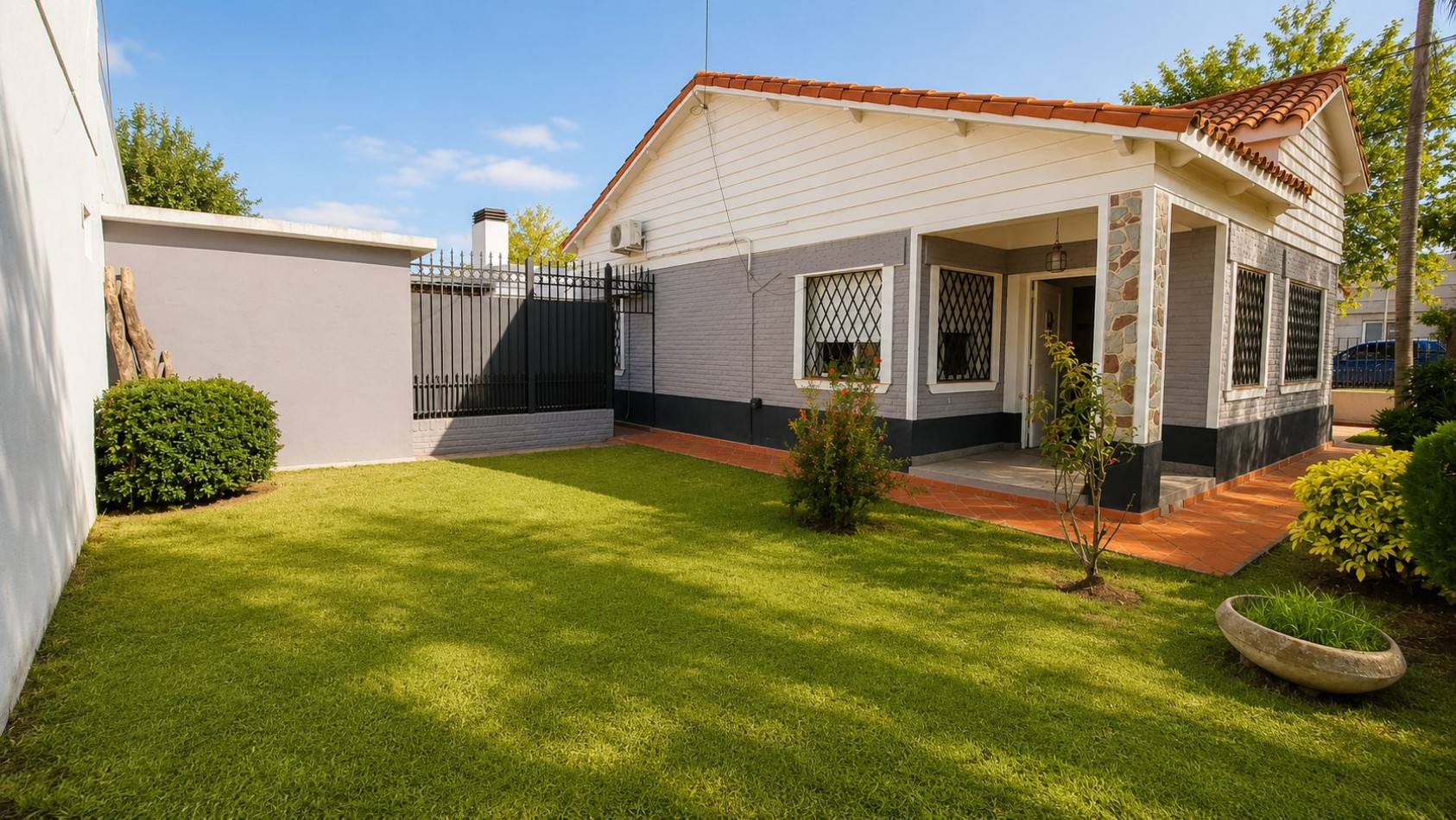 CHALET EN ESQUINA 