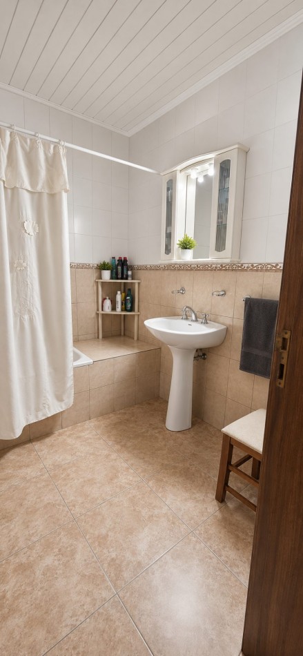 AMPLIA VIVIENDA 2 HABITACIONES "OPORTUNIDAD"