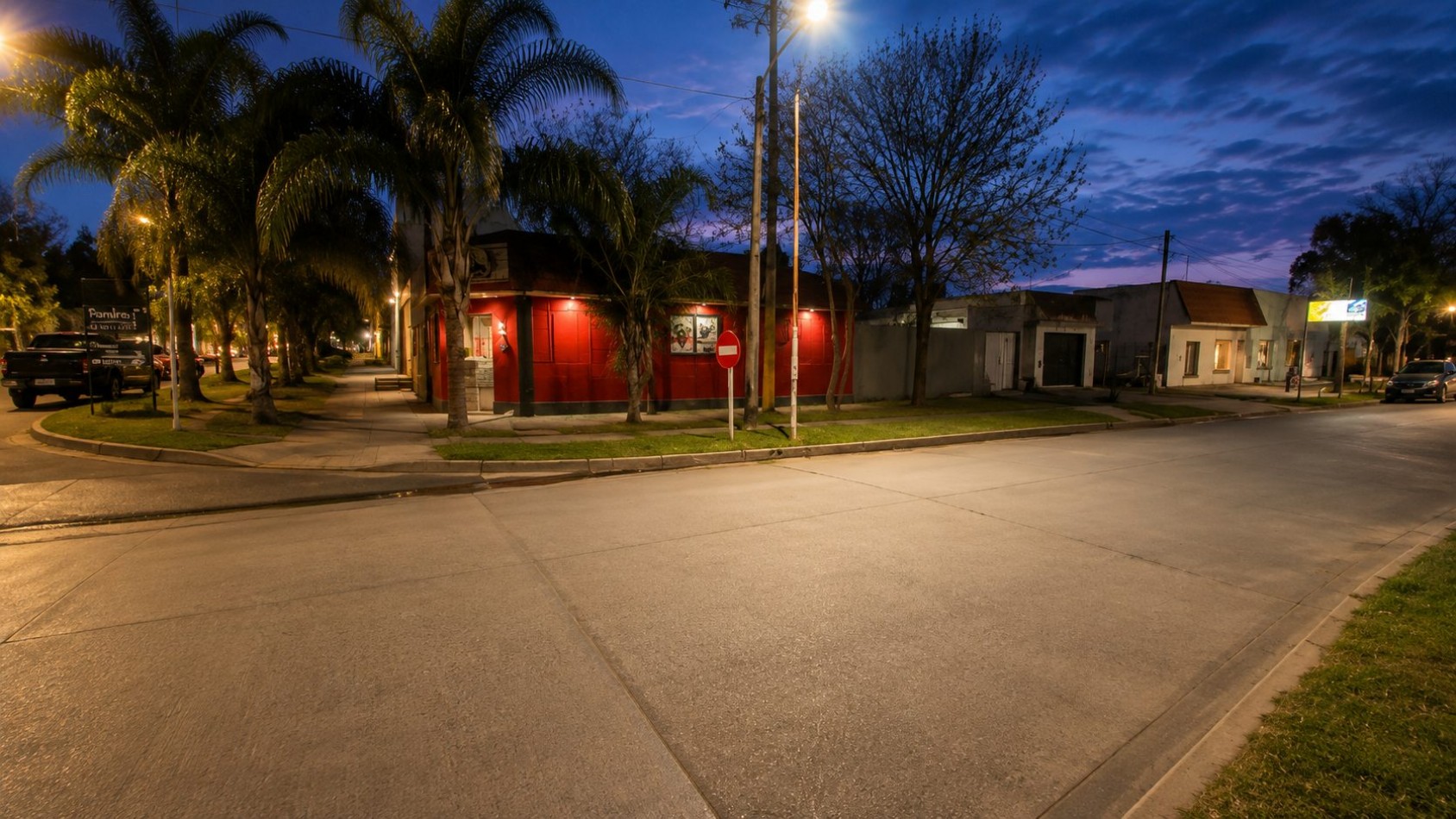 CASA + LOCAL EN ESQUINA