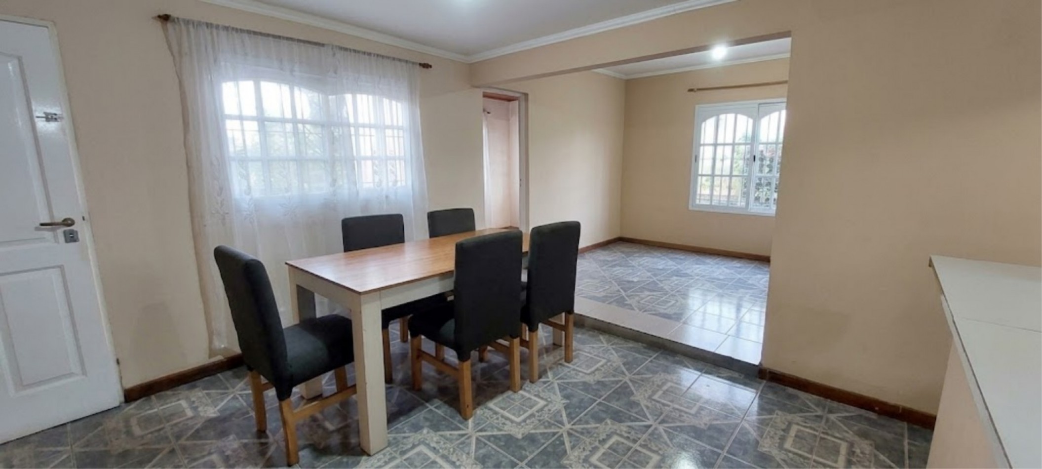 OPORTUNIDAD - CASA CON DOS DORMITORIOS + PATIO