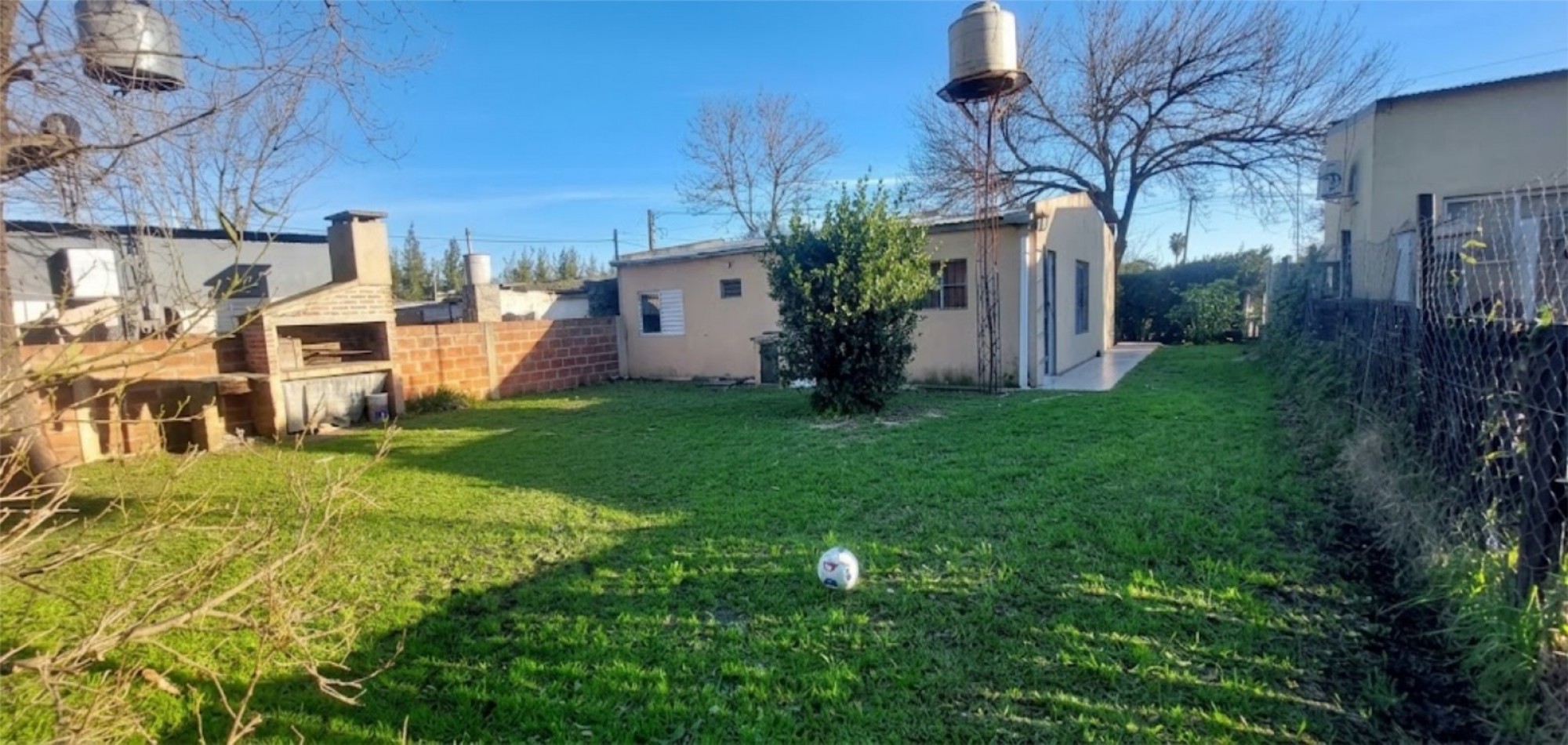 OPORTUNIDAD - CASA CON DOS DORMITORIOS + PATIO